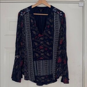 Lucky Brand Navy Floral V-Neck Long Sleeve Jersey top. Embroidery details. XL